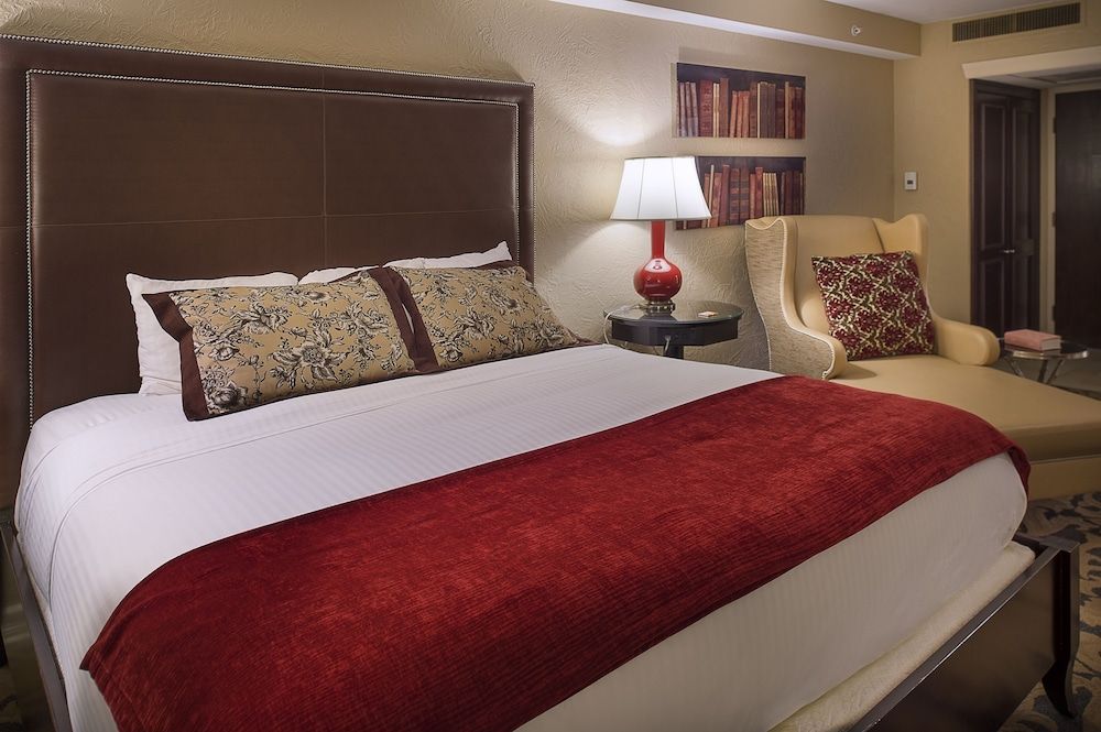 The Cheshire Royal Room, 1 King Bed 3