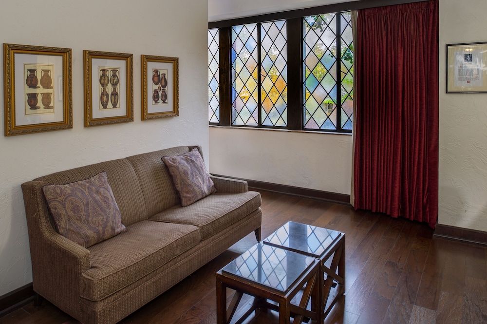 The Cheshire Junior Suite, 1 King Bed 5