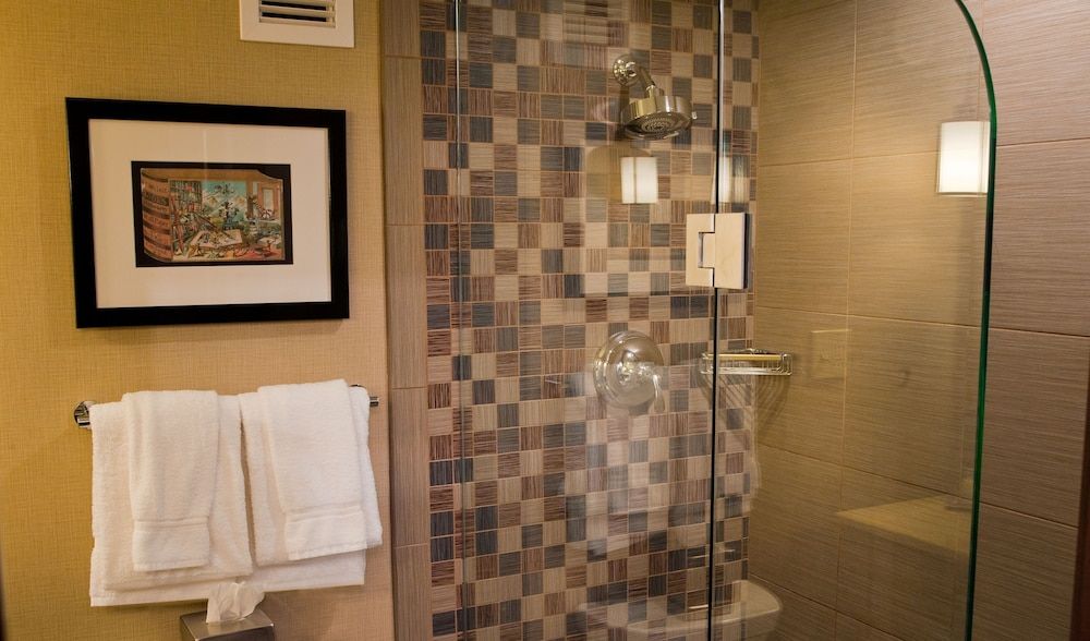 The Cheshire Royal Room, 1 King Bed 6