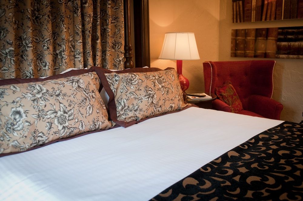 The Cheshire Deluxe Room, 1 King Bed