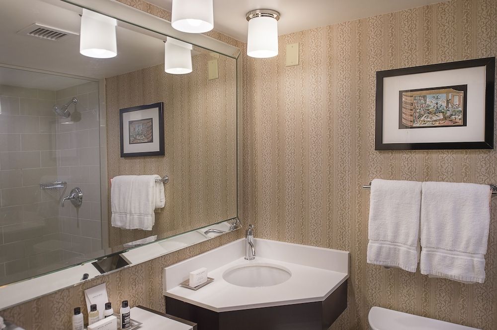 The Cheshire Royal Room, 1 King Bed 5