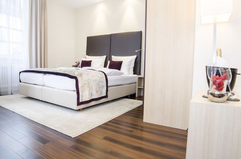 Hotel Merkur Double Room 3