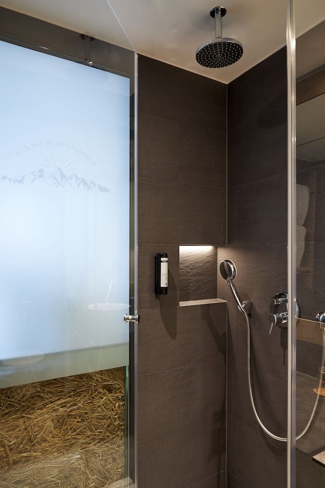 Cocoon Hauptbahnhof Standard Double Room (Cosy Alm) 8