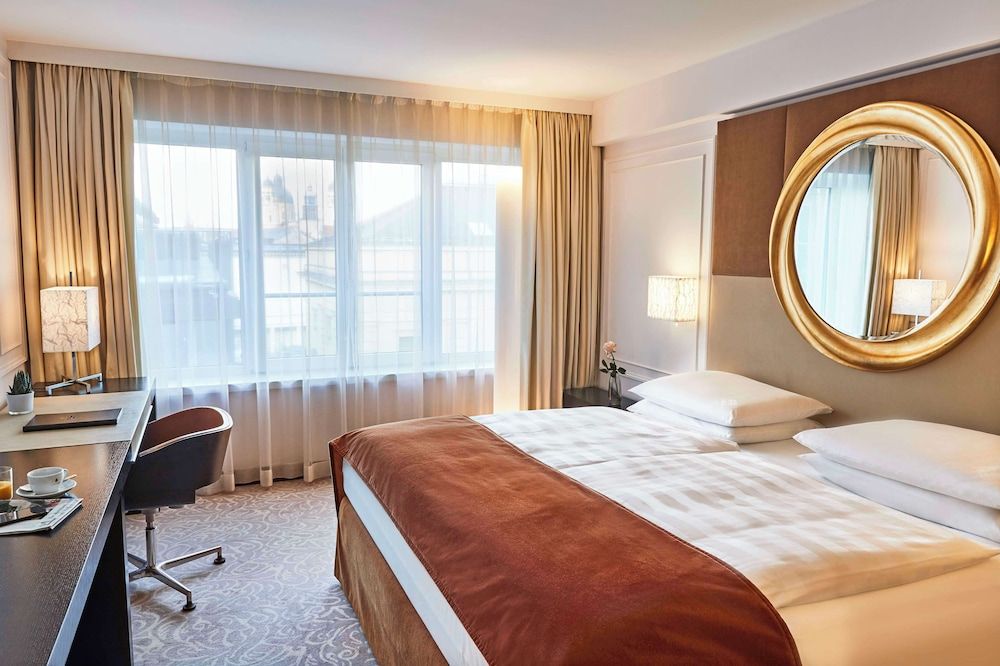 Hotel Vier Jahreszeiten Kempinski München Superior Room