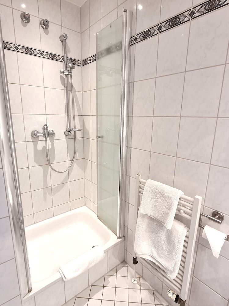 Adler Hotel Frankfurt Double Room, 1 Double Bed 14