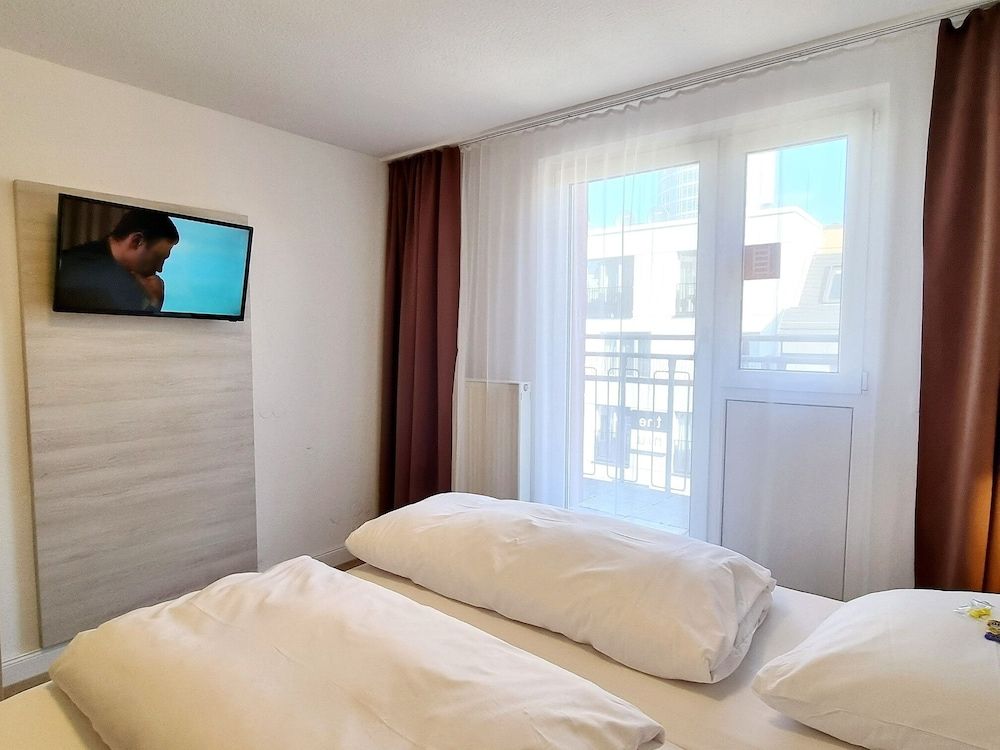 Adler Hotel Frankfurt Double Room, 1 Double Bed 8