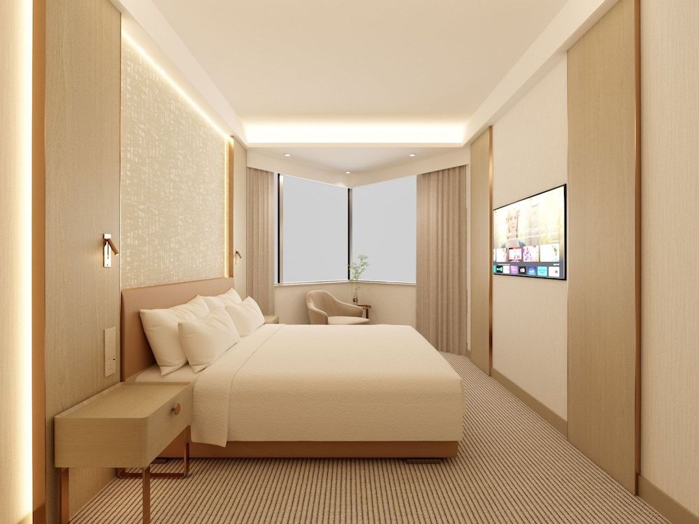 The Kimberley Hotel Newly Renovated Superior Suite with Queen Bed