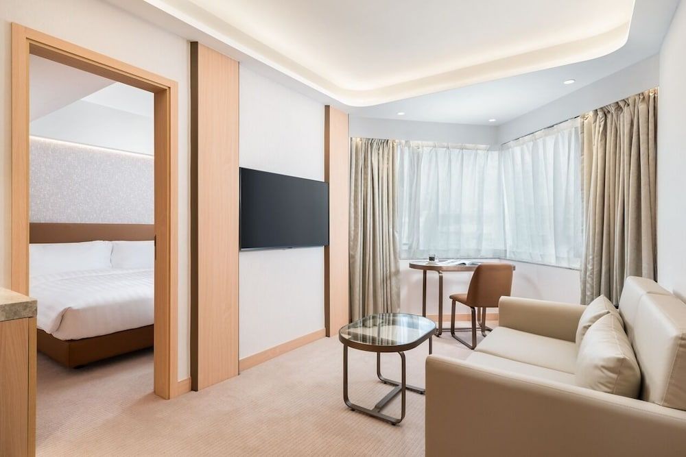 The Kimberley Hotel Newly Renovated Superior Suite with Queen Bed