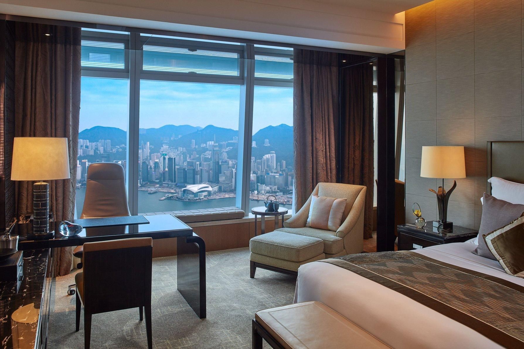 Club Victoria Hbr Room, Club lounge access, Deluxe Guest room, 1 King, Victoria Harbour view