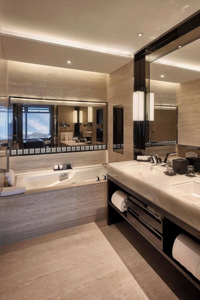 The Ritz-Carlton, Hong Kong Deluxe Victoria Harbour Room, 2 Double, Victoria Habour View 4