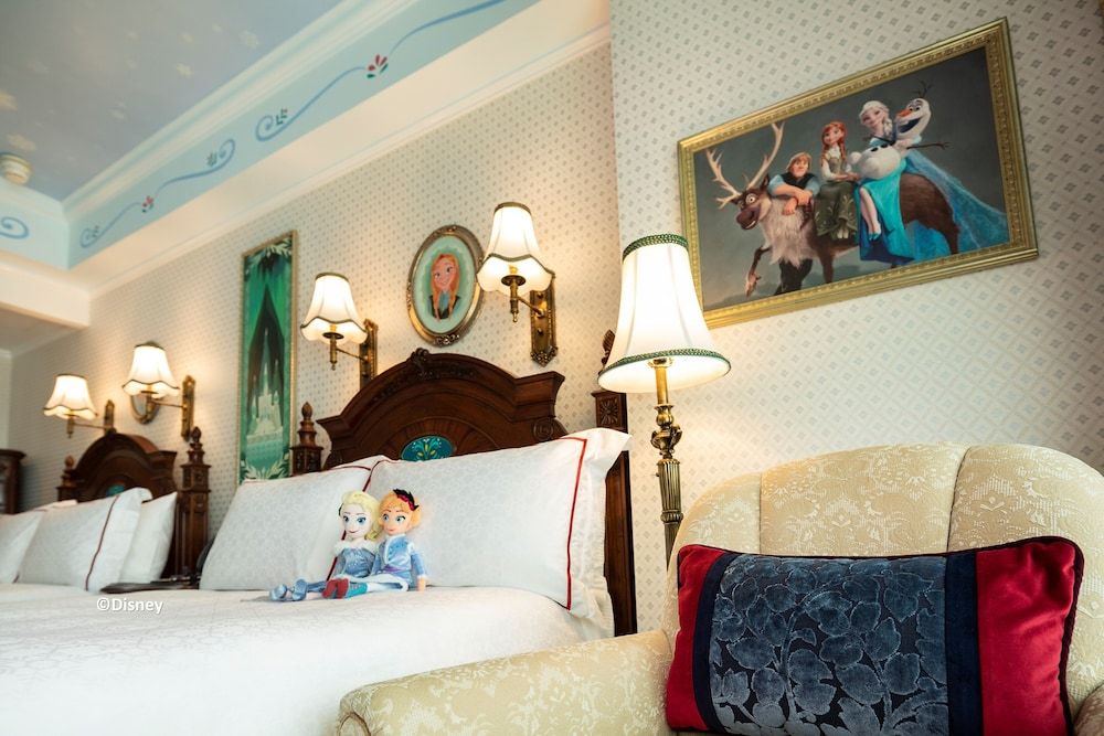 Hong Kong Disneyland Hotel Kingdom Club Frozen Suite, 2 Double Beds 3