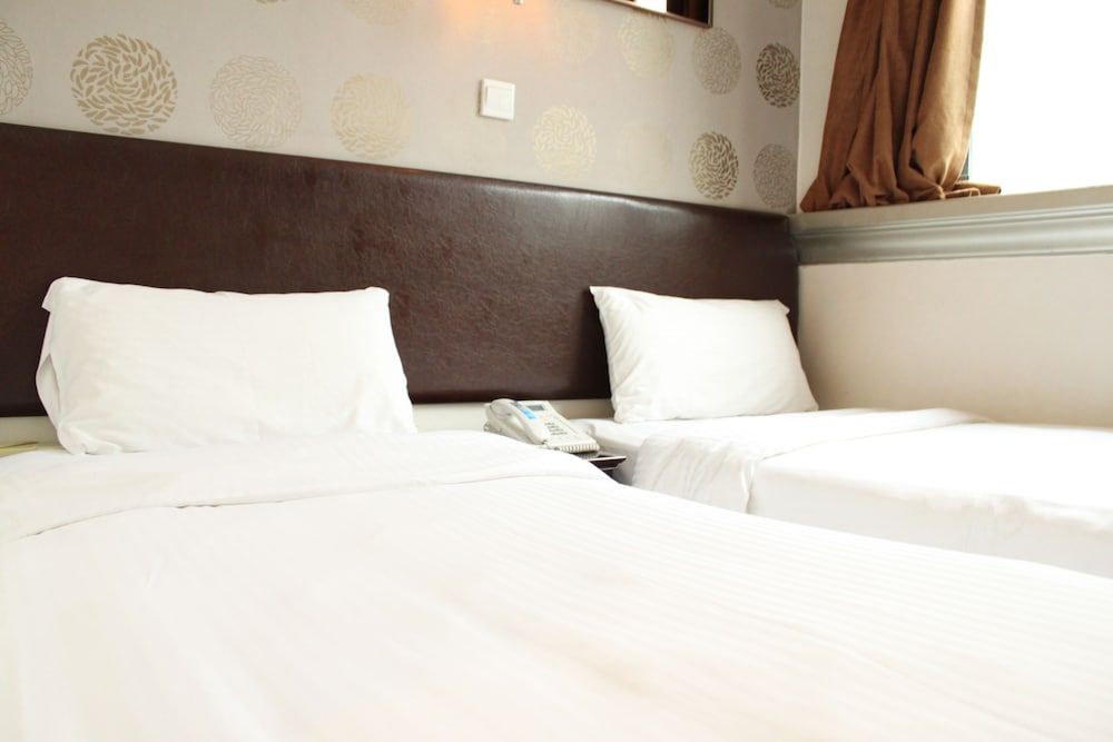 undefined Lander Inn 8