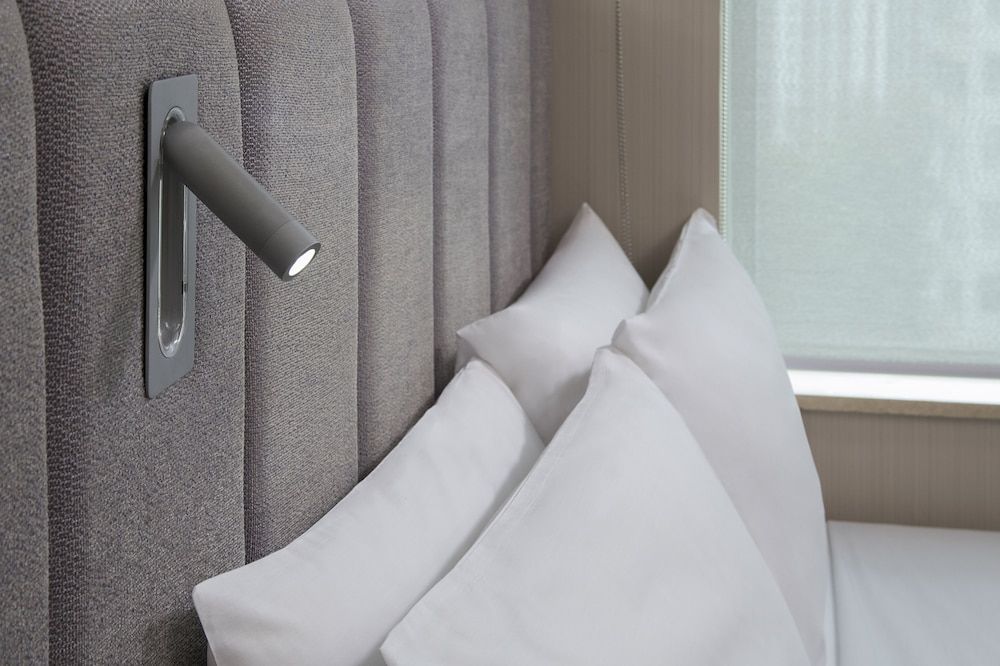 Silka Far East Hotel Triple Room with Sandblasted Window 2