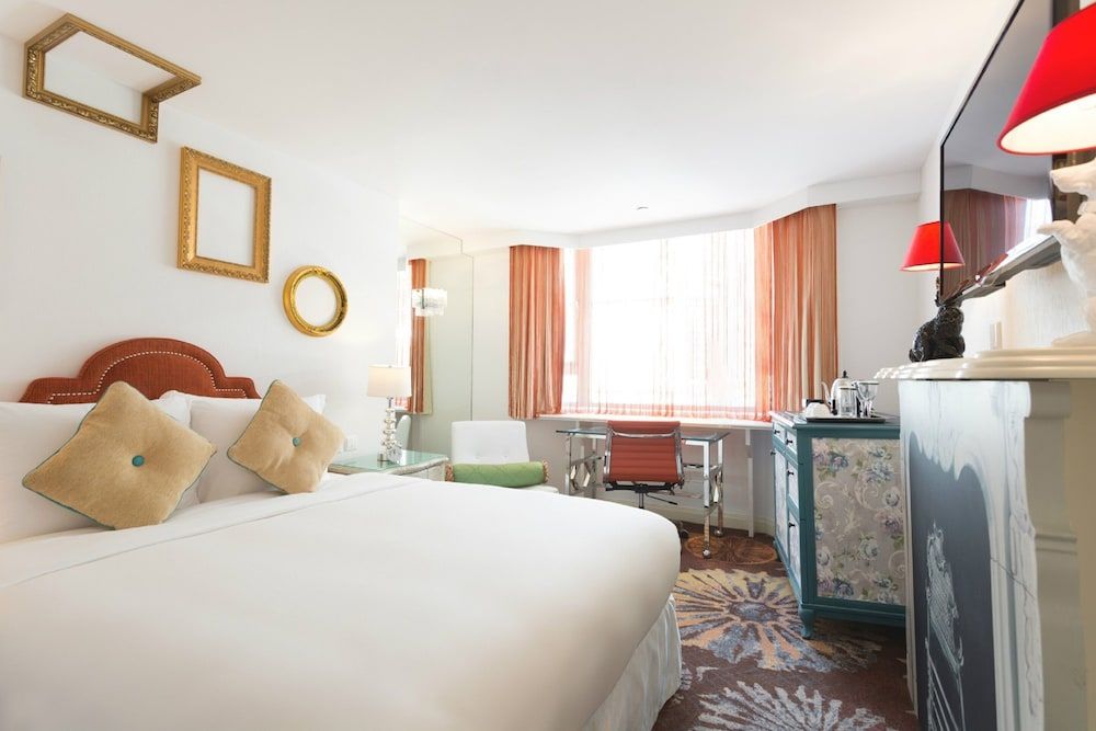 undefined The Luxe Manor 3