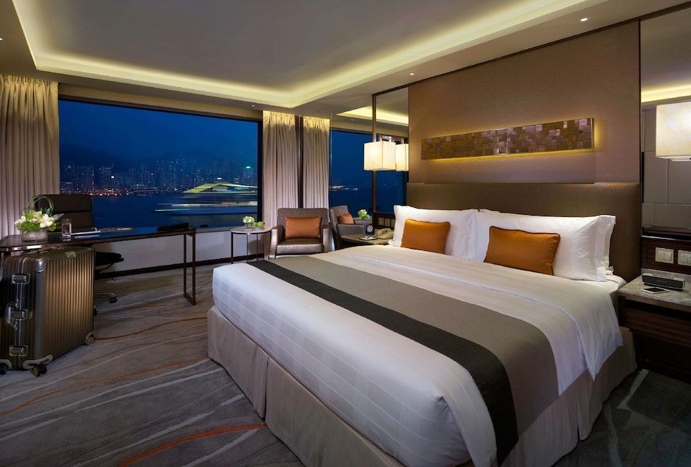 Classic Room, 1 King Bed, Club Lounge Access, Harbor View (Victoria Harbour View)
