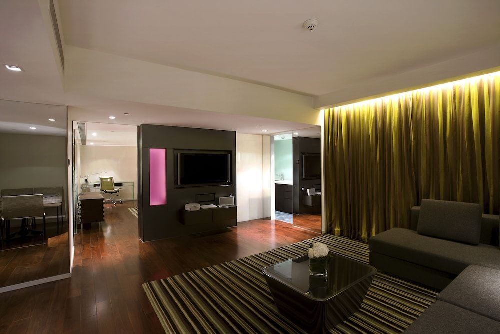 Suite (Mira Suite 100)