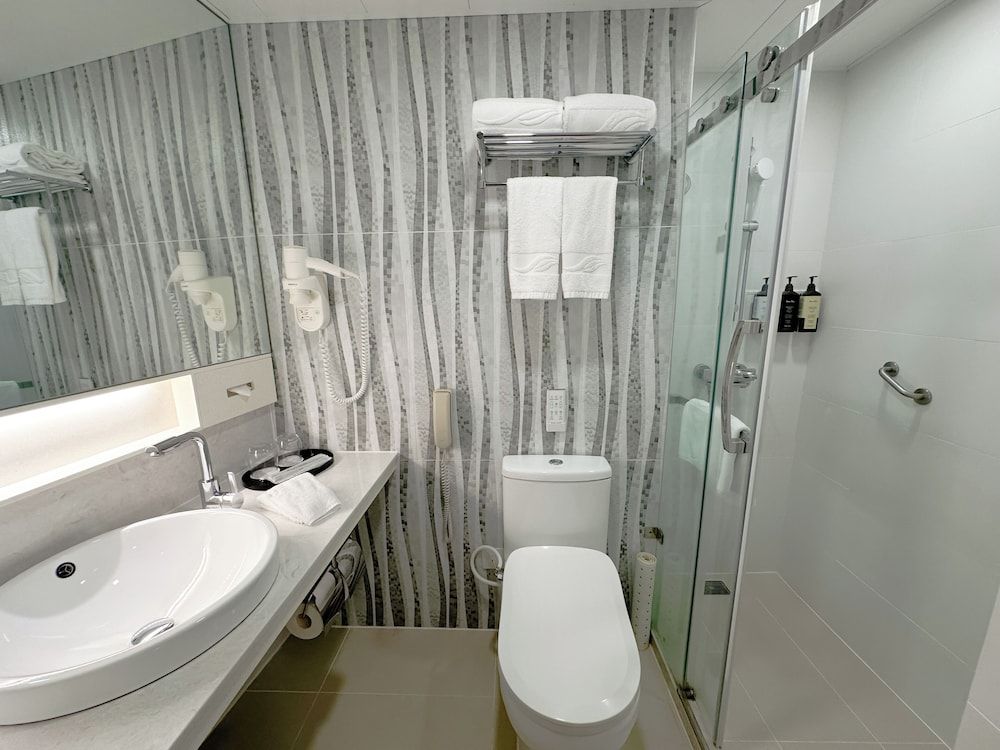 undefined South Pacific Hotel 9