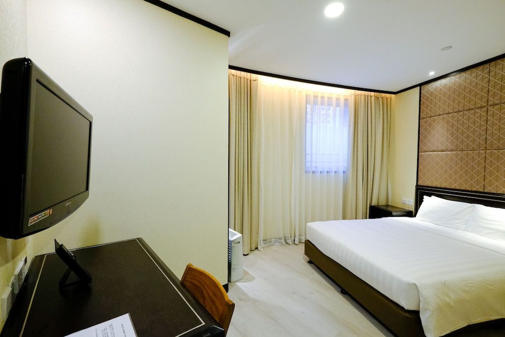 undefined South Pacific Hotel 3