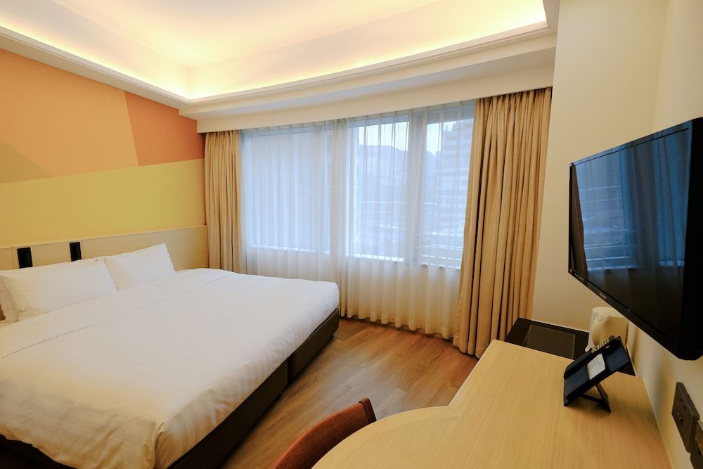 undefined South Pacific Hotel 7