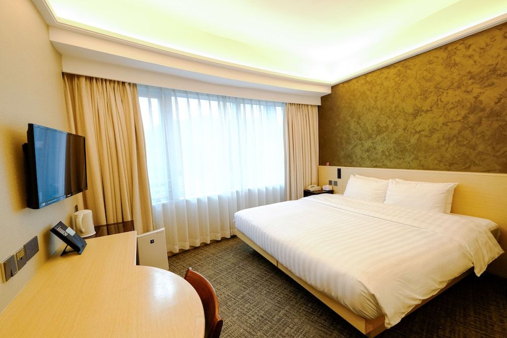 undefined South Pacific Hotel 5