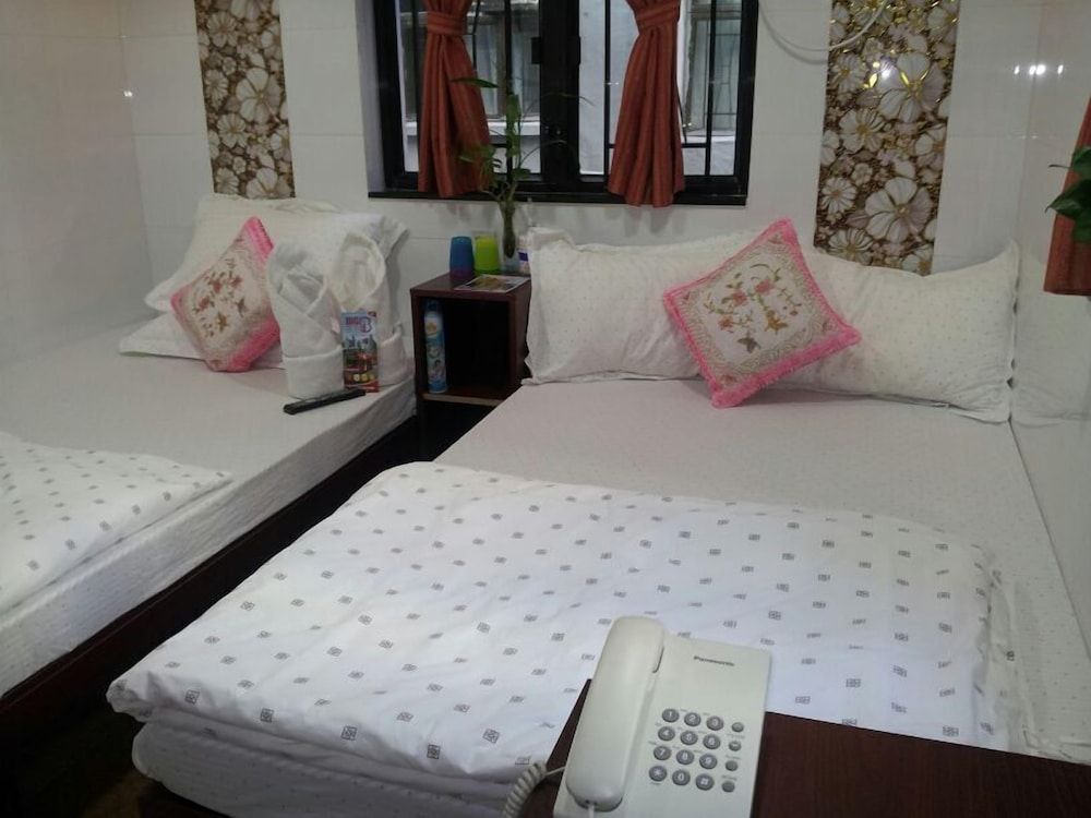 undefined New London Hostel 6