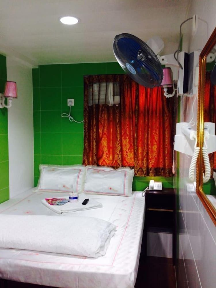 New London Hostel Double Room