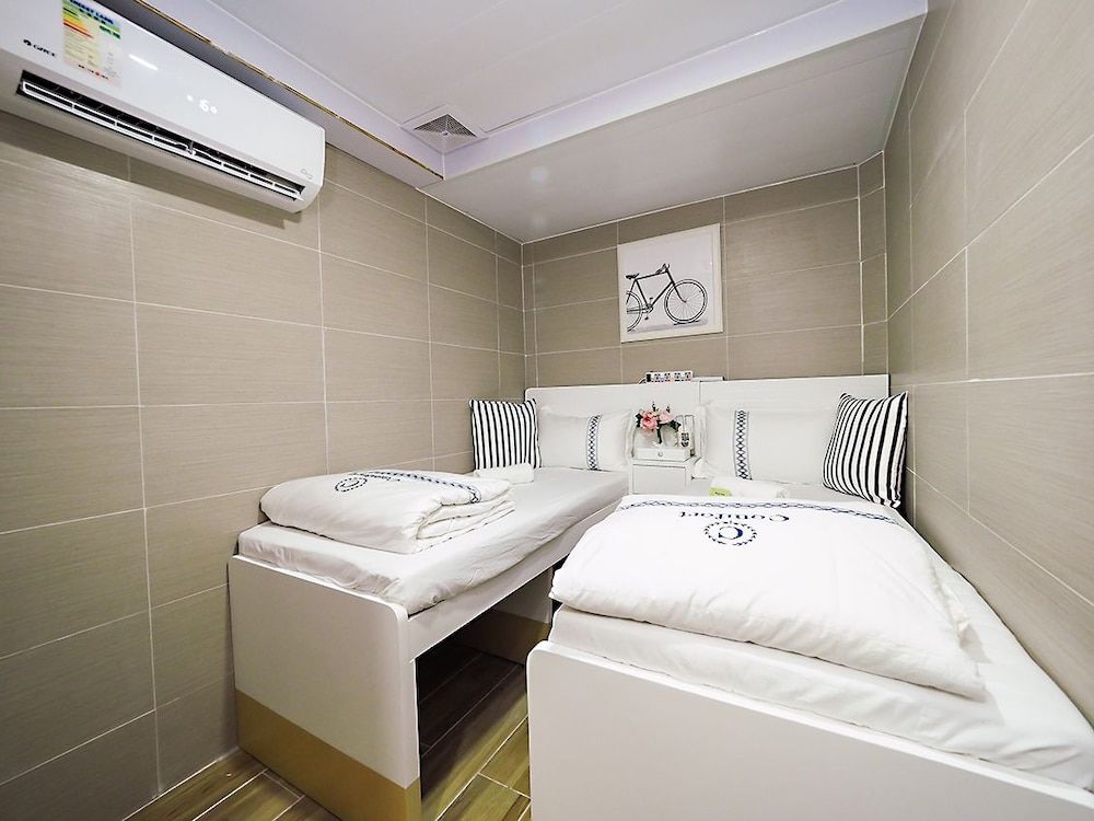 Comfort Guest House - Hostel Twin Room 5