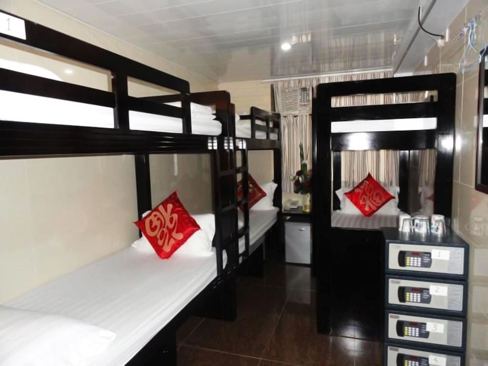 1 Bed in 6-Bed Mixed Dorm