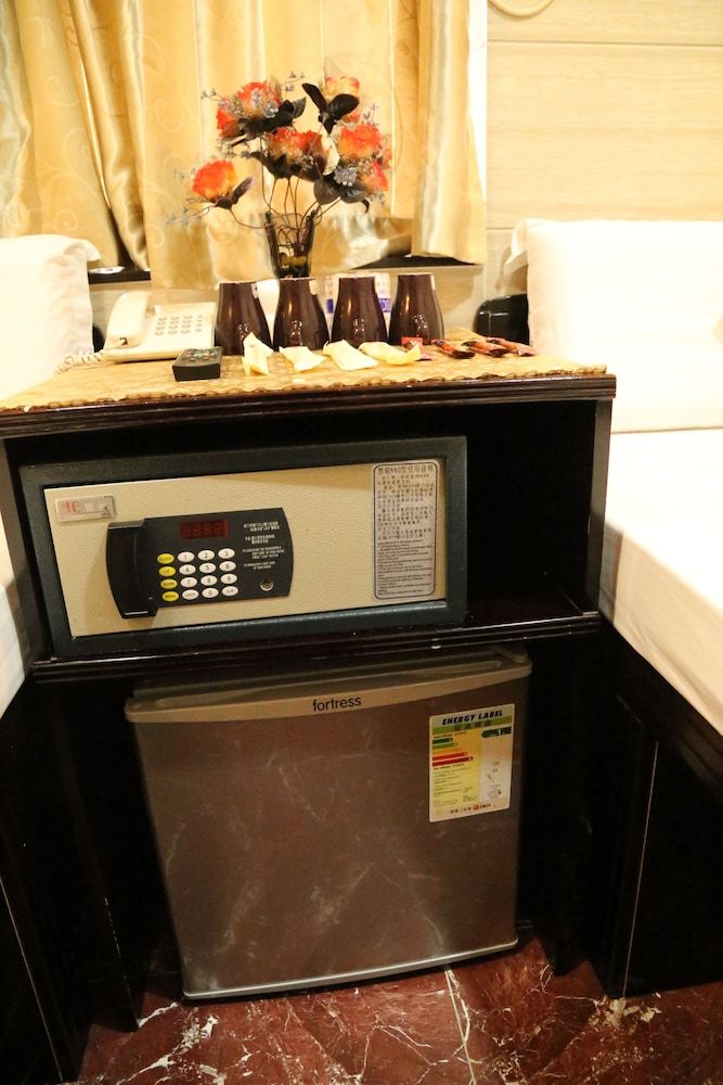 Everest Inn Guest House Double Room Single use only 12