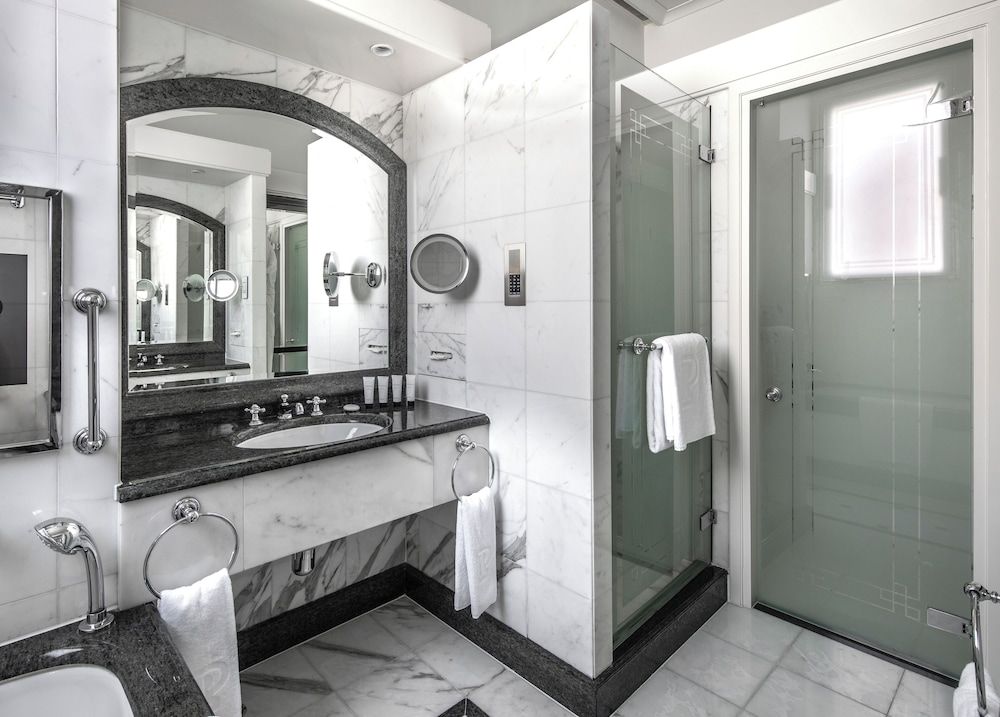 The Peninsula Hong Kong Deluxe King Room 5