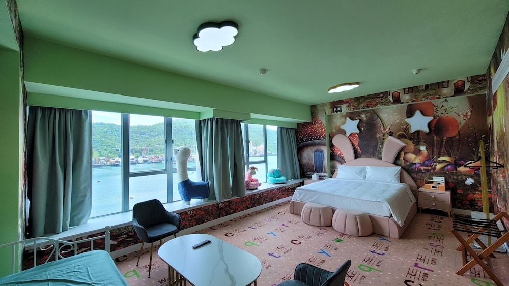 Grand Bay View Hotel Theme Seaview Suite 2