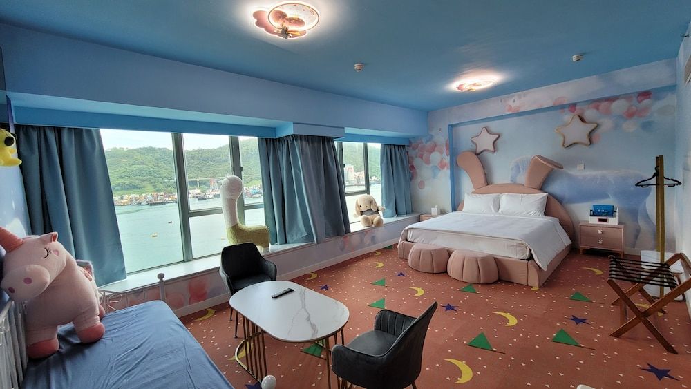 Grand Bay View Hotel Theme Seaview Suite