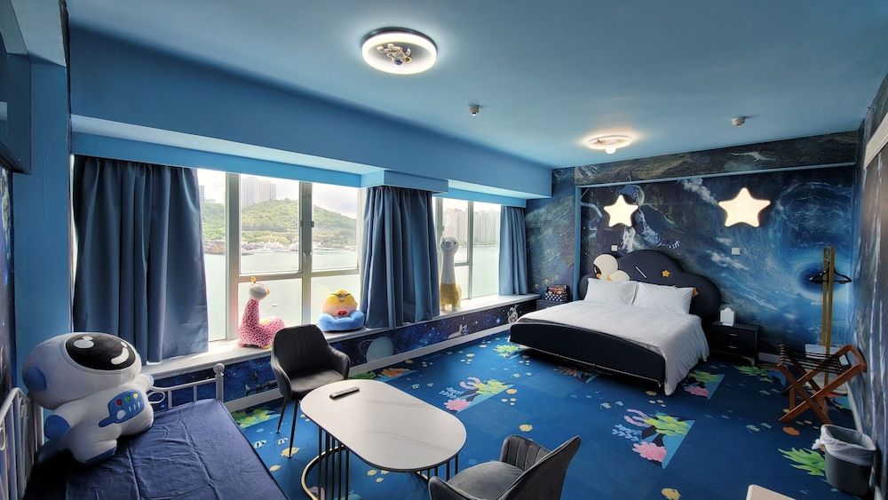 Grand Bay View Hotel Theme Seaview Suite 4