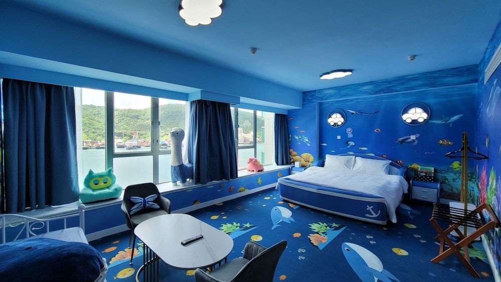 Grand Bay View Hotel Theme Seaview Suite 3