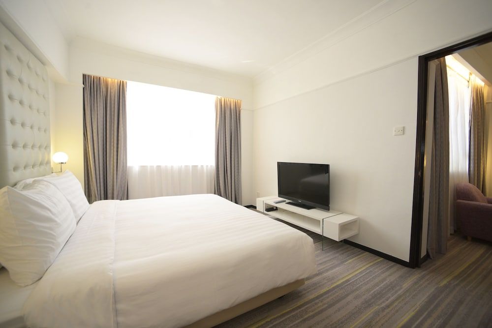 Deluxe One Bedroom Suite