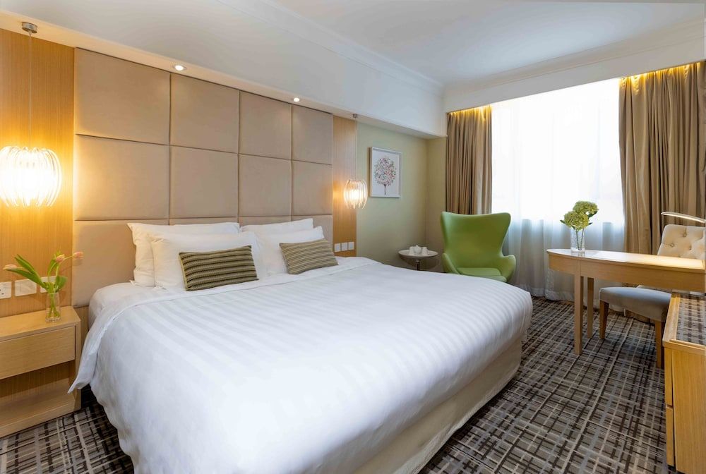 Panda Hotel Executive Queen Room 2