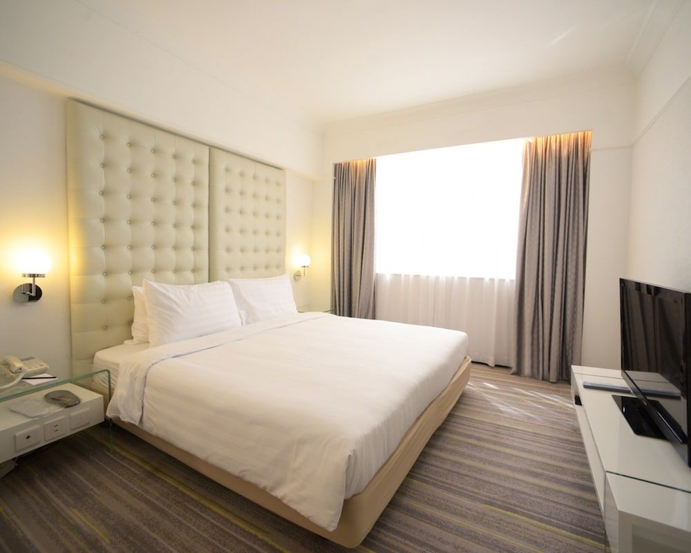 Deluxe One Bedroom Suite