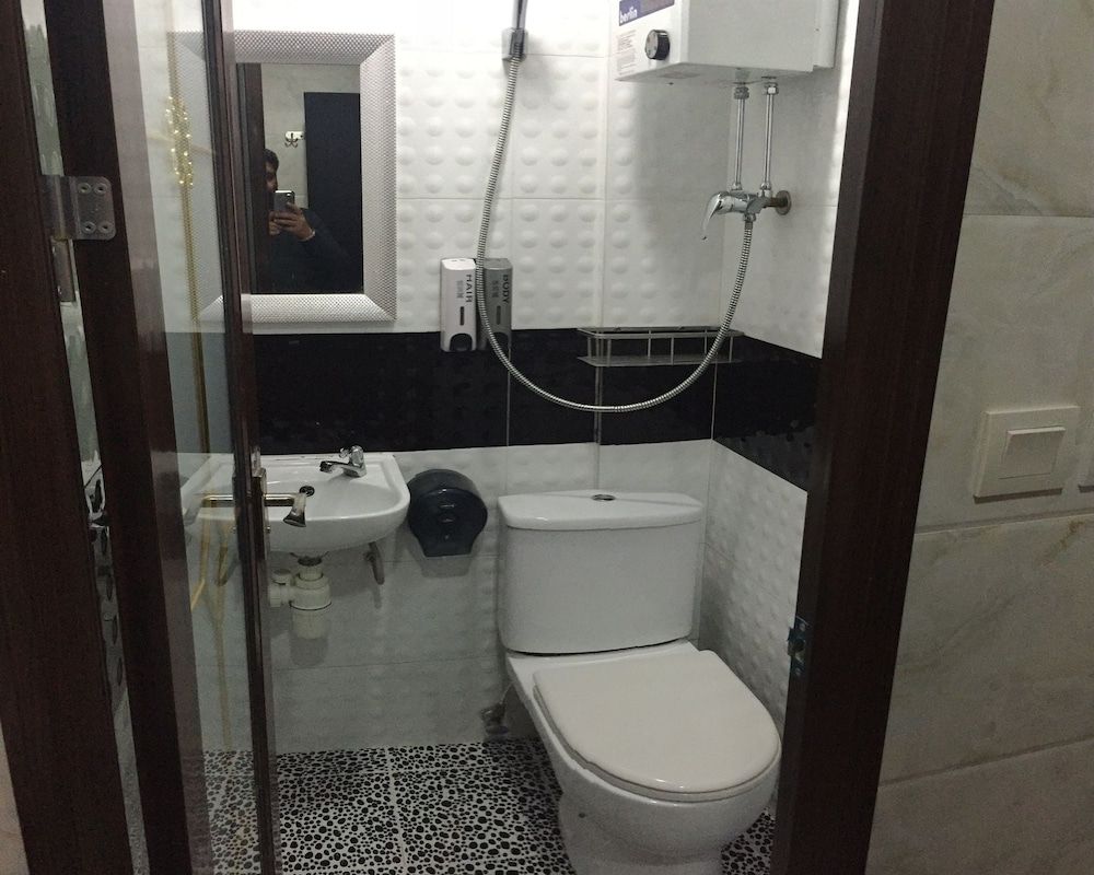 Skylark Hostel Double Room 13