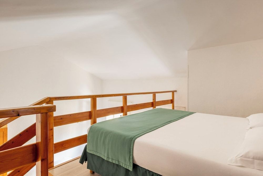 Basic Studio, Multiple Beds (Smart)