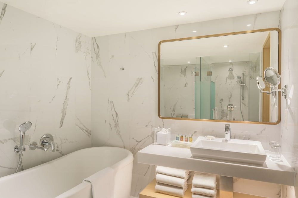 Suite, 1 Bedroom, Club Lounge Access (Middle Floor)