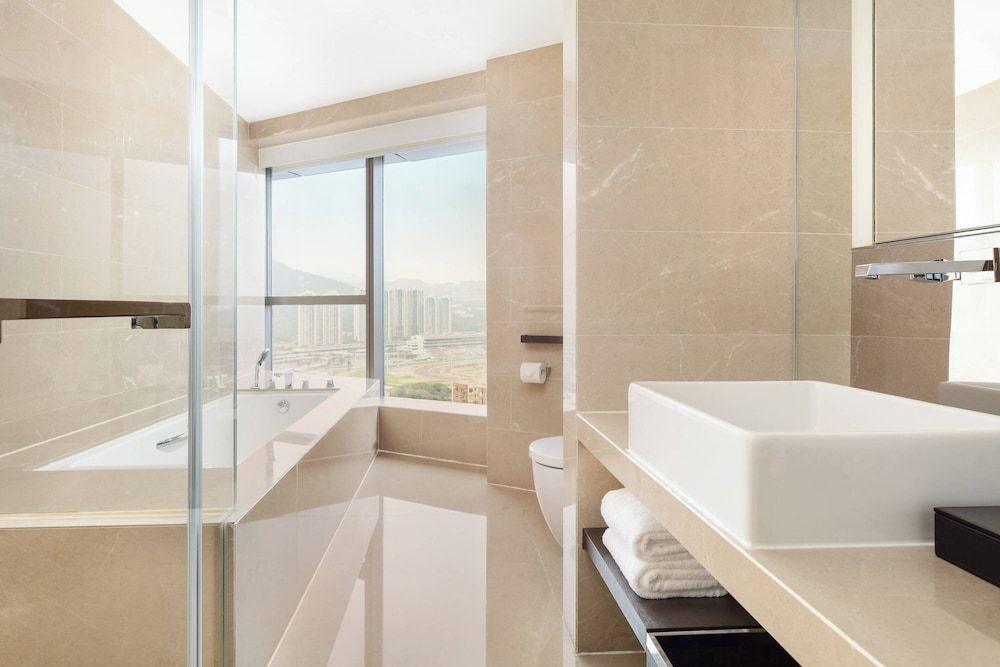 Courtyard by Marriott Hong Kong Sha Tin Studio Suite, 1 King Bed, Non Smoking, River View (Corner) 3