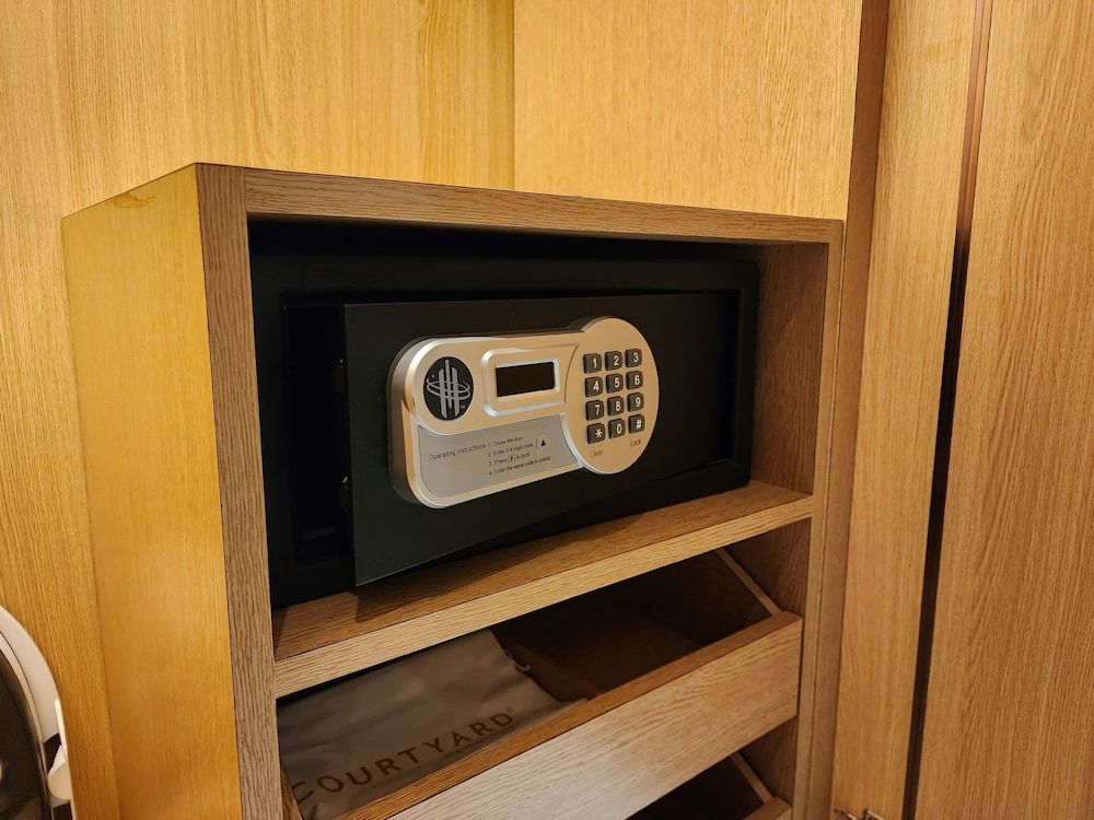 Courtyard by Marriott Hong Kong Sha Tin Studio Suite, 1 King Bed, Non Smoking, River View (Corner) 4