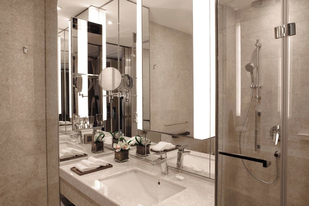 Courtyard by Marriott Hong Kong Sha Tin Room, 1 King Bed, Non Smoking, River View 4