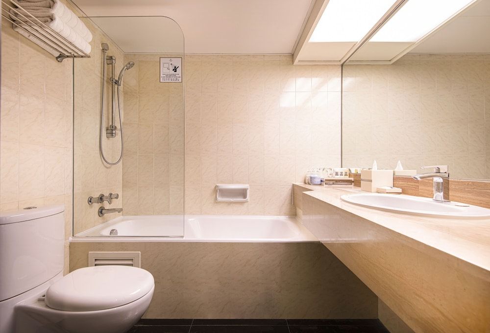 Regal Riverside Hotel Executive Suite 3