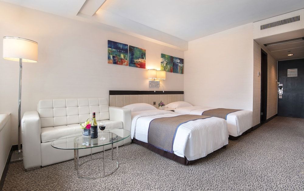 Regal Riverside Hotel Prime Deluxe Twin & Sofa Bed Room