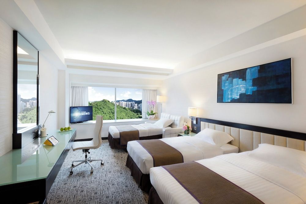 Regal Riverside Hotel Prime Deluxe Twin & Sofa Bed Room 3