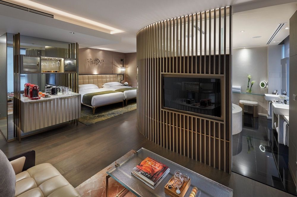 undefined The Landmark Mandarin Oriental, Hong Kong 4