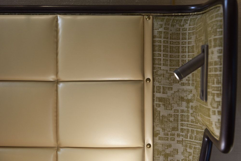 Mandarin Oriental The Landmark, Hong Kong L450 Superior Twin Room 4