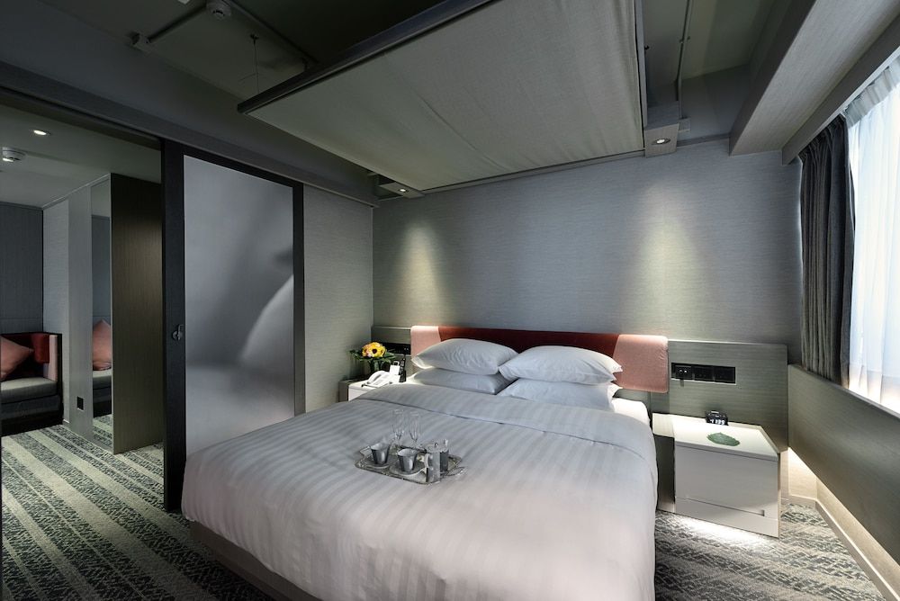 Deluxe King Suite