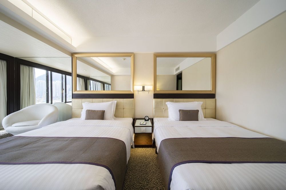 undefined Regal Oriental Hotel 8